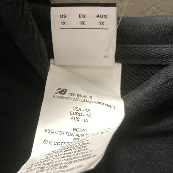 New Balance NB Black Logo Pullover Hoodie Black Men Size 1X Front Pocket - Picture 8 of 10